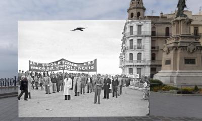 “Representants del Sindicat de Banca demanant la unitat d’acció entre la UGT i la CNT al balcó del Mediterrani, febrer de 1937. Fotografia original d’Hermenegild Vallvé, refotografiada per Eshter Reverté”. 